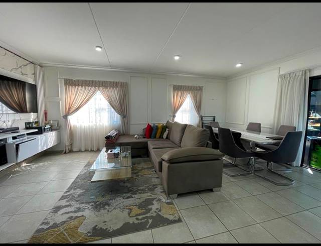 4 BEDROOM HOUSE FOR SALE IN LOTUS GARDENS